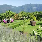 Granny's Farm * São Vicente